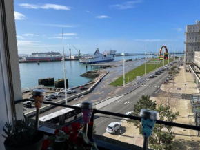 APPART. PERRET VUE PANORAMIQUE MER-PORT et CATENE